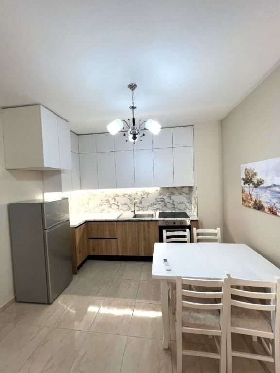🏡 Shitet Apartament 2+1 i konvertuar ne Astir tek Kompleksi Fratari, 118 milion leke