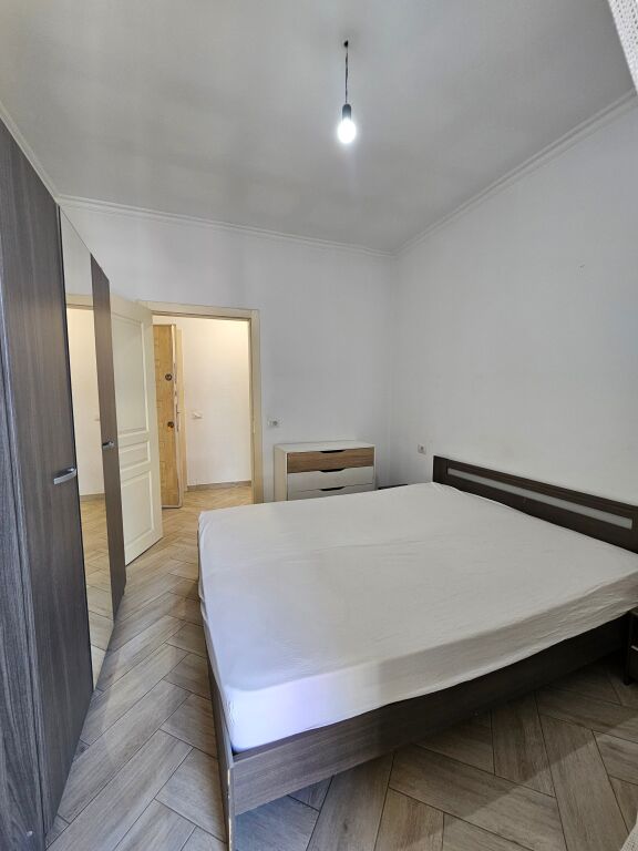 Shitet Apartament 1+1 – Astir, tek Dy Palmat Një mundësi ideale për banim ose investim në një nga zonat më të kërkuara të Tiranës.