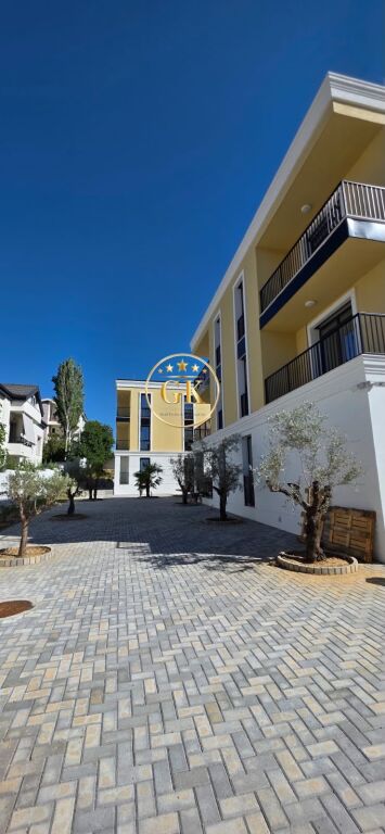 🏡 SHITET APARTAMENT 2+1+1 GARAZHD – SAUK I VJETER