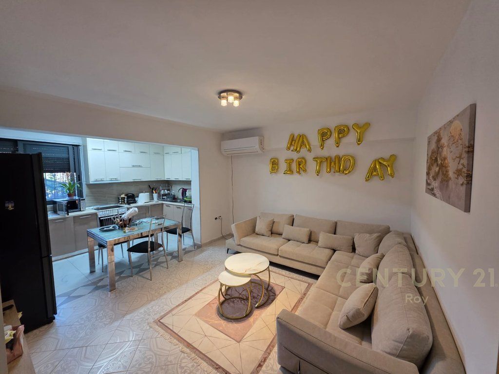 Shitet Apartament 2+1, në Lagja nr.16, Durrës !!.