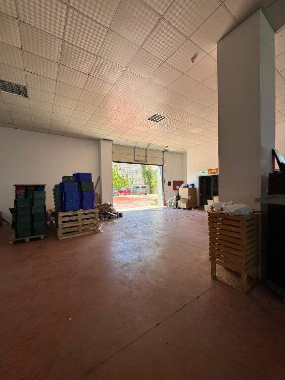 Business Premises for Rent, Warehouse – 1,000 m² Hotel Aurelius, at the Rinas intersection