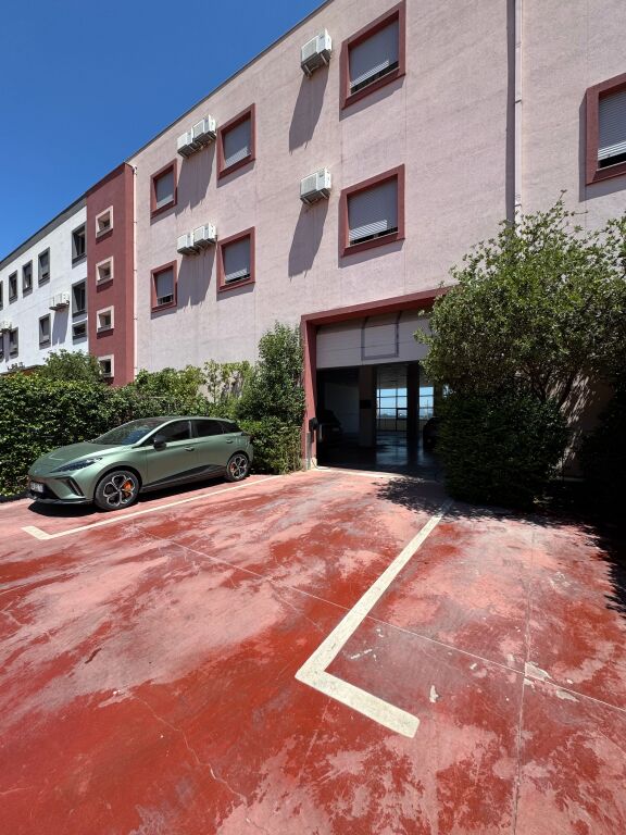 Business Premises for Rent, Warehouse – 1,000 m² Hotel Aurelius, at the Rinas intersection