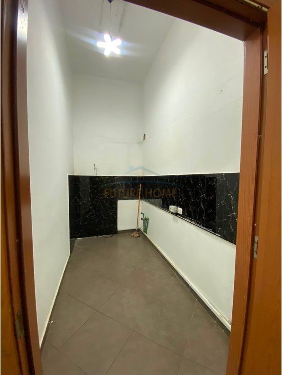 Rent, Business Premises, Rruga Riza Cerova