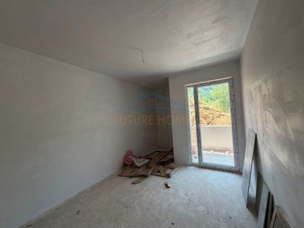 Shitet , Apartament 1+1 , Liqeni i thate , Tirane