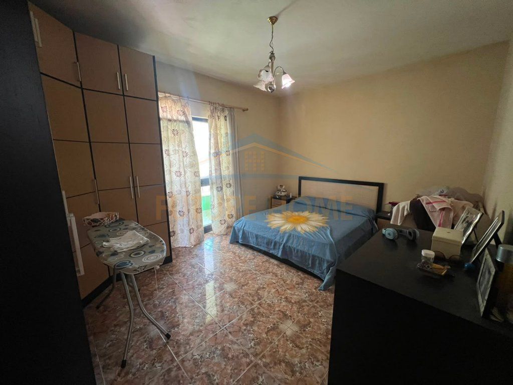 In vendita, Casa privata su 3 piani+Terreno, Ex Mercato Elettrico, Tirana.
