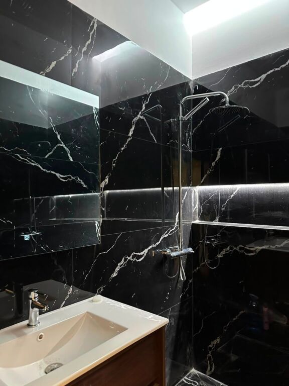 Shitet apartament 1+1 tek Rezidenca Henke pranë (Amerikan 3)