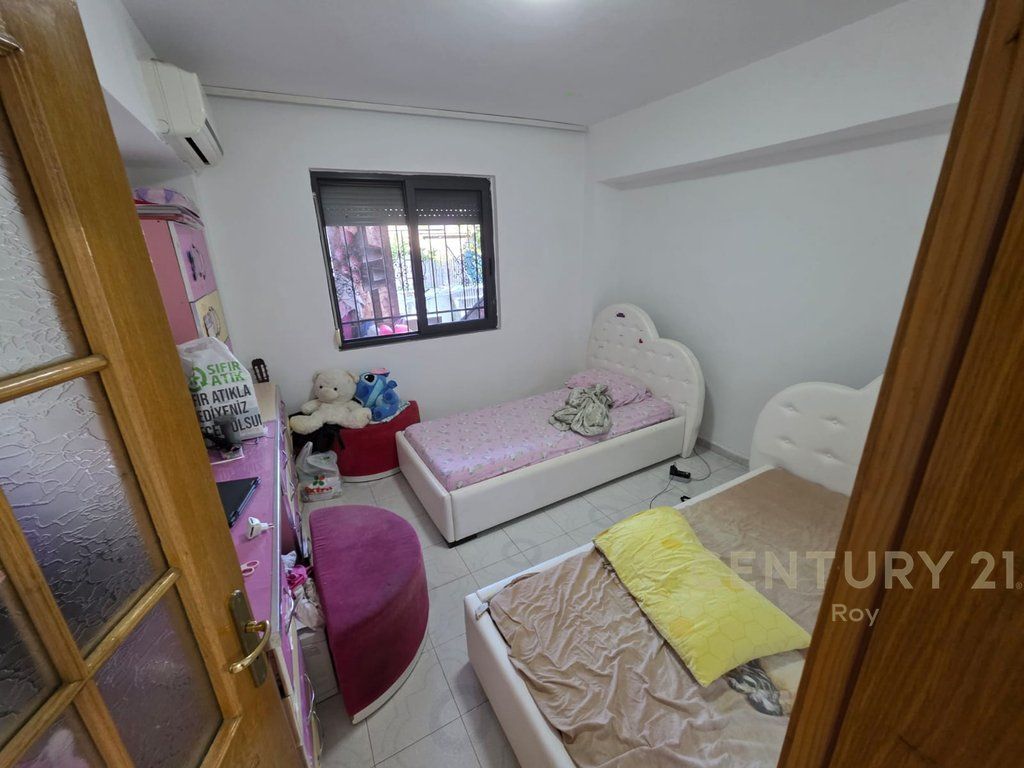 Shitet Apartament 2+1, në Lagja nr.16, Durrës !!.