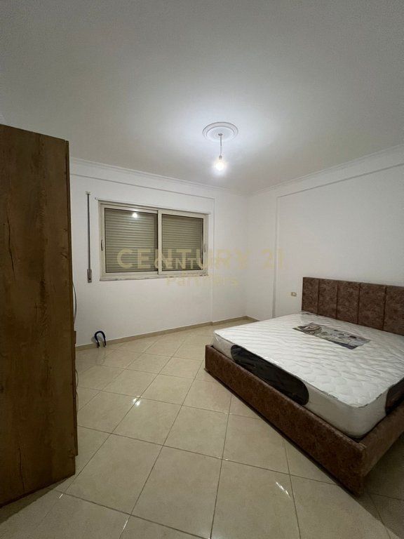 APARTAMENT 2+1 ME QIRA, FRESKU