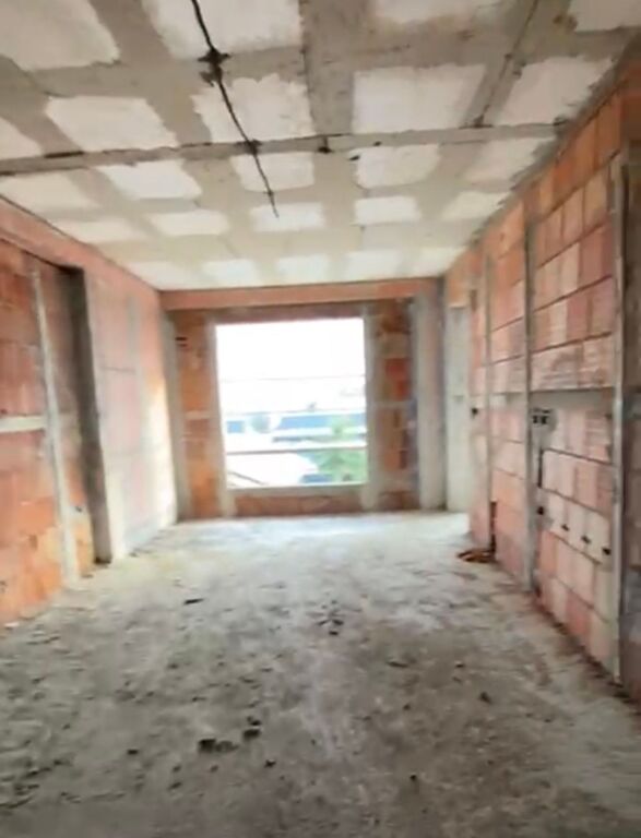 Shitet apartament Paskuqan