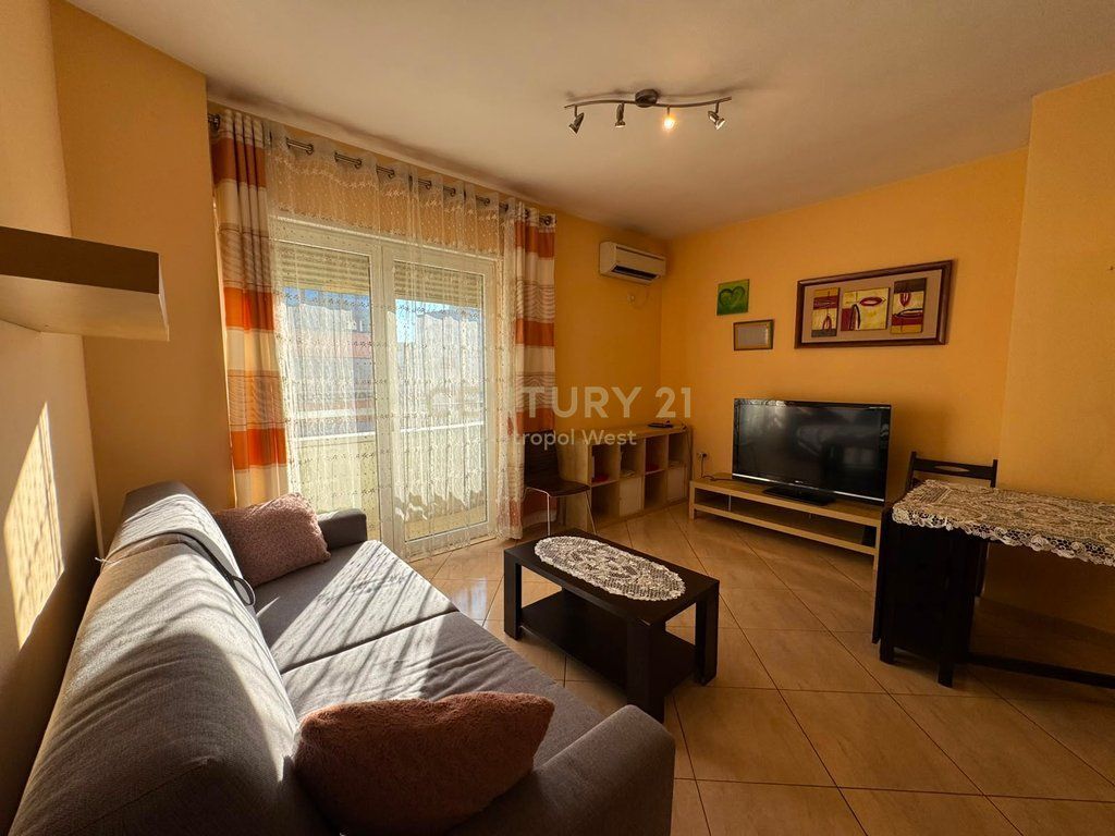 Jepet me qira apartament 1+1 pranë ATSH, Pazari i Ri.