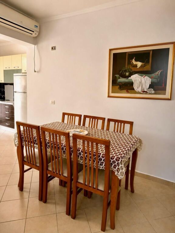 🏢A Fresku, vicino al Ristorante Fresk, è in affitto un appartamento arredato 2+1. 50.000 Leke
