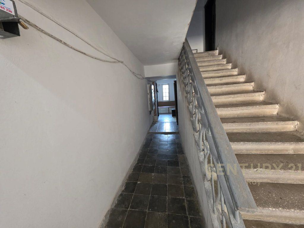Shitet Apartament 2+1, në Lagja nr.16, Durrës !!.