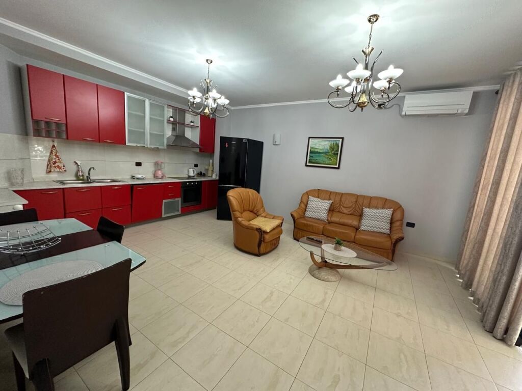 2+1, palazzo con ascensore, via fortuzi centro, 600 euro