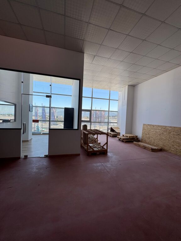 Business Premises for Rent, Warehouse – 1,000 m² Hotel Aurelius, at the Rinas intersection
