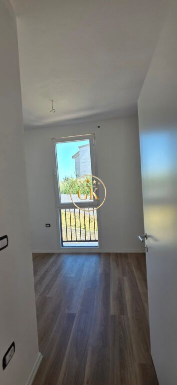 🏡 SHITET APARTAMENT 2+1+1 GARAZHD – SAUK I VJETER