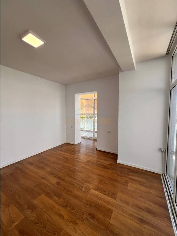 Rent, Apartment 3+1+2, Paris Commune Kika 2