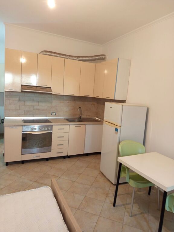Studio apartment 25000 leke. 5 Maji Street