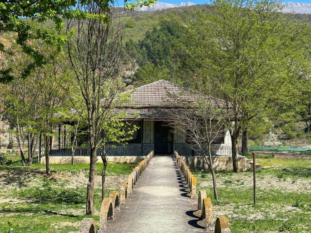Rara Proprietà sul Fiume nel Sud dell'Albania – Ex Ristorante, Ideale anche come Casa