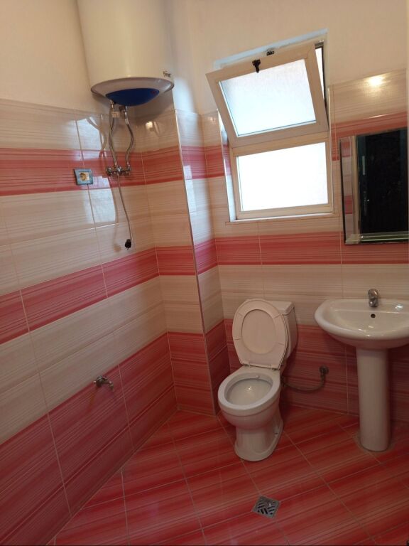 Studio apartment 25000 leke. 5 Maji Street