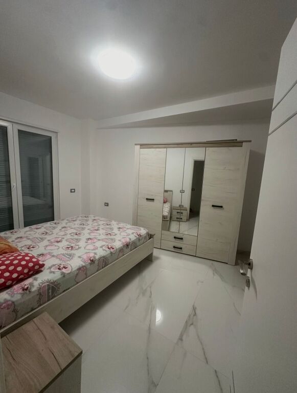 Apartament elegant me pamje nga Liqeni Artificial