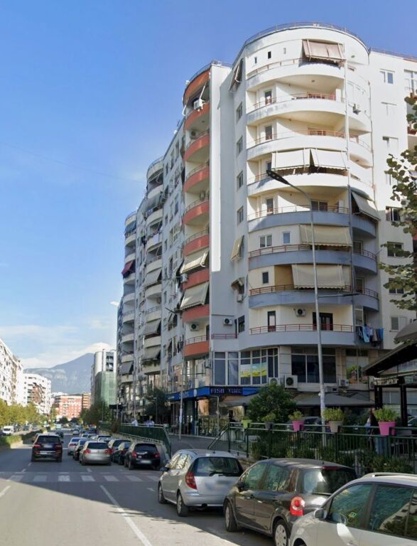 Garage for sale -30m². Fish Time Astir