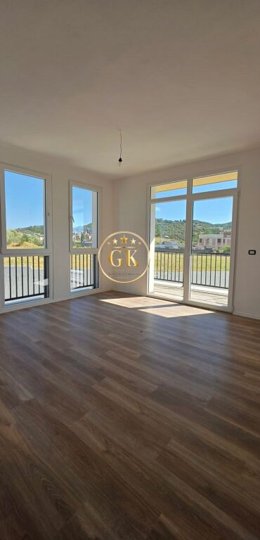 🏡 SHITET APARTAMENT 2+1+1 GARAZHD – SAUK I VJETER