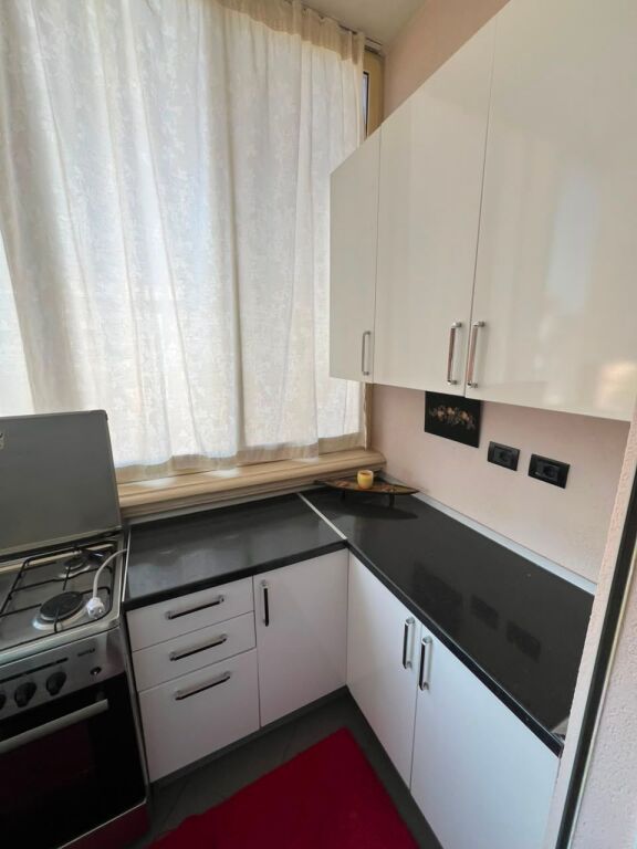 🏡 Jepet me qira apartament 2+1 me ballkon  📍 Kodra e Diellit, pranë Furre Pastiçeri Dumrea💰 Çmimi: 60.000 Lekë/muaj