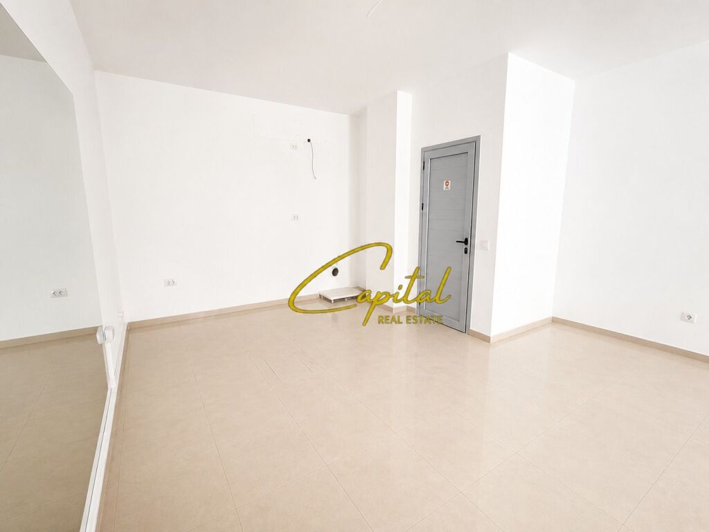 NEGOZIO IN VENDITA 51 M2 COMUNE DI PARIGI 70.000 LEKE