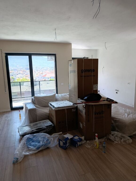 Qera | Apartament 2 + 1 + 2 | Rruga 5 Maji | 600 €/muaj