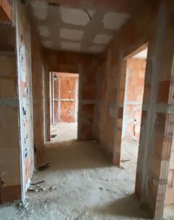 Shitet apartament Paskuqan