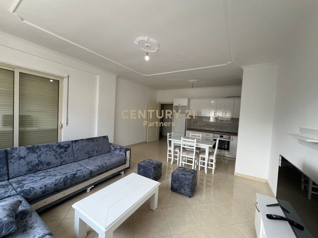 APARTAMENT 2+1 ME QIRA, FRESKU