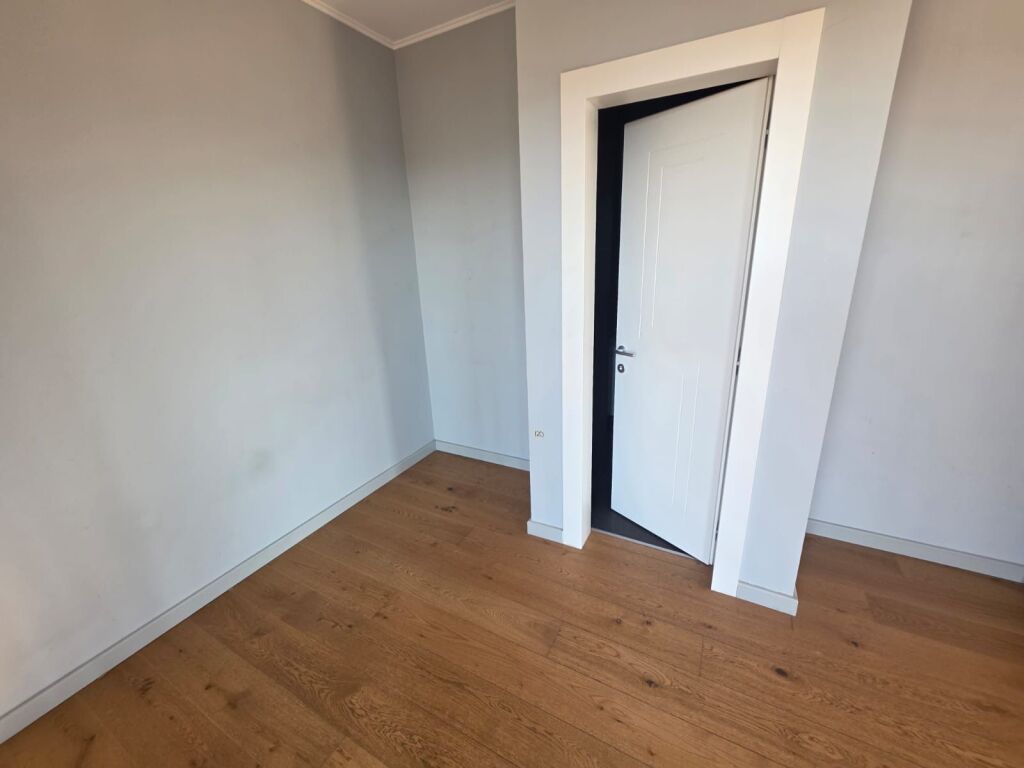 Office for rent at Garden Building on Kavaja Street