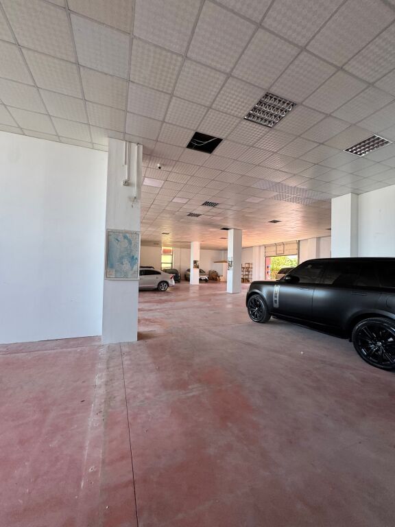 Business Premises for Rent, Warehouse – 1,000 m² Hotel Aurelius, at the Rinas intersection