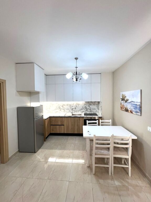 🏡 Shitet Apartament 2+1 i konvertuar ne Astir tek Kompleksi Fratari, 118 milion leke