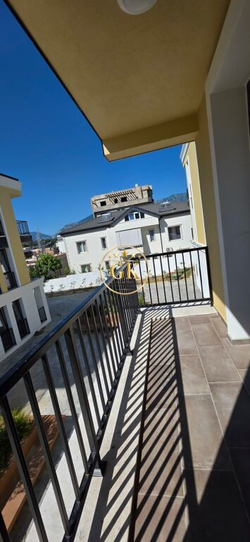🏡 SHITET APARTAMENT 1+1+1 GARAZHD – SAUK I VJETER