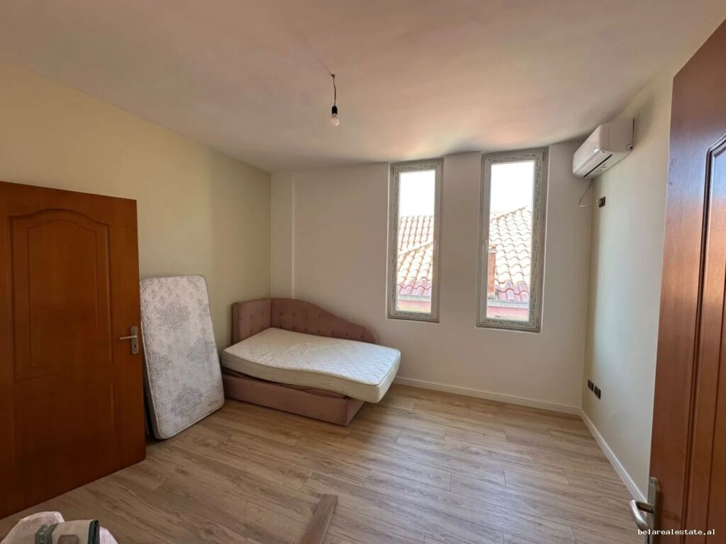 Vile 4 Kateshe Me Qera Ne Shkoze (ID BV22658) Tirane