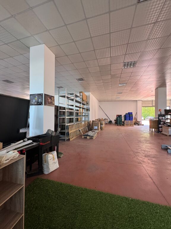Business Premises for Rent, Warehouse – 1,000 m² Hotel Aurelius, at the Rinas intersection
