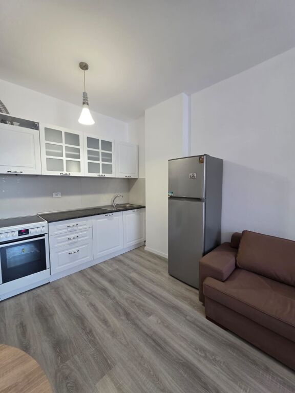 Aura Residence (Laprakë – Kupola) | 50.000 Lek/mese  Appartamento 1+1 in affitto – Aura Residence, Laprakë (Kupola) ✨