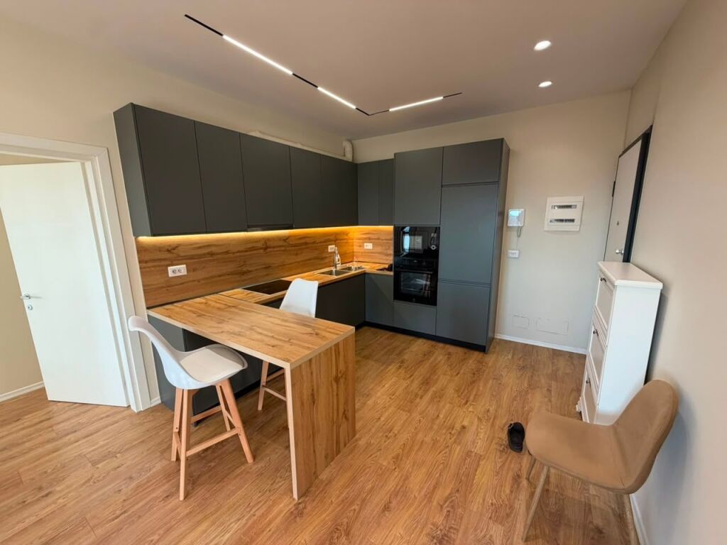 🏡 Appartamento 2+1+2 in affitto  📍 Garden Building, 21 Dhjetori, Tirana