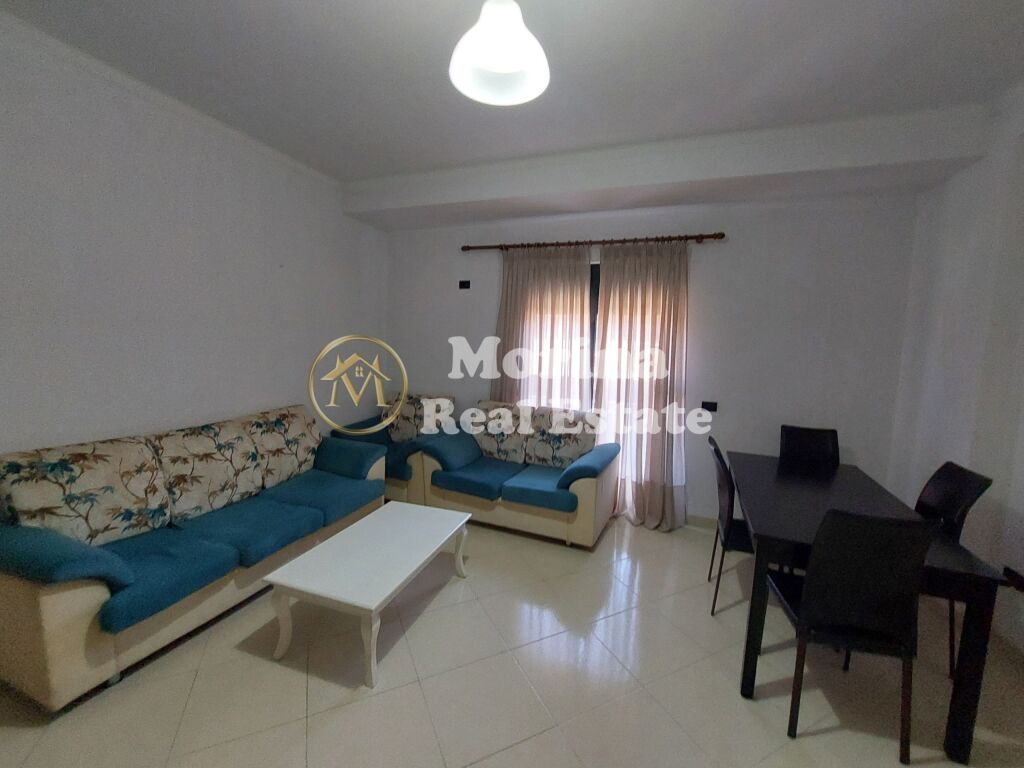 Rent | Shtëpi private 2 + 1 | Shkolla e Bashkuar | 450 €/month