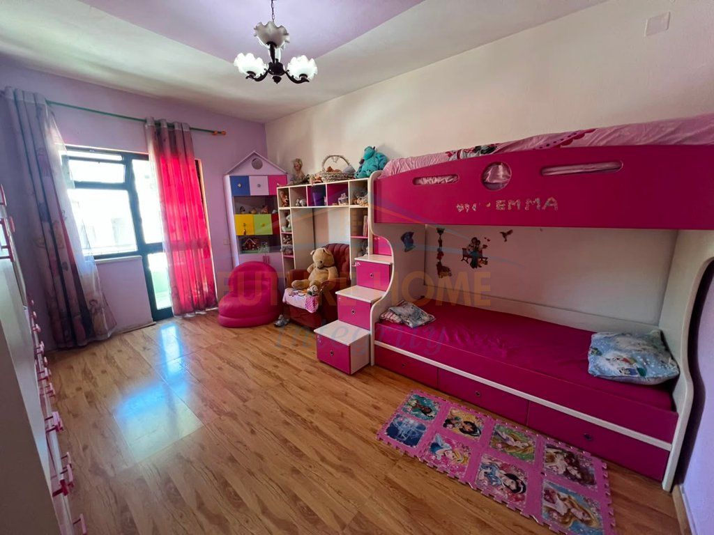 In vendita, Casa privata su 3 piani+Terreno, Ex Mercato Elettrico, Tirana.