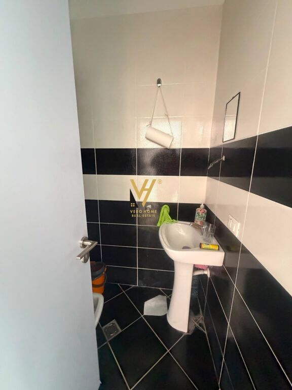 UFFICIO 23 M2 IN AFFITTO A KOMUNA E PARISIT 40.000 LEKE