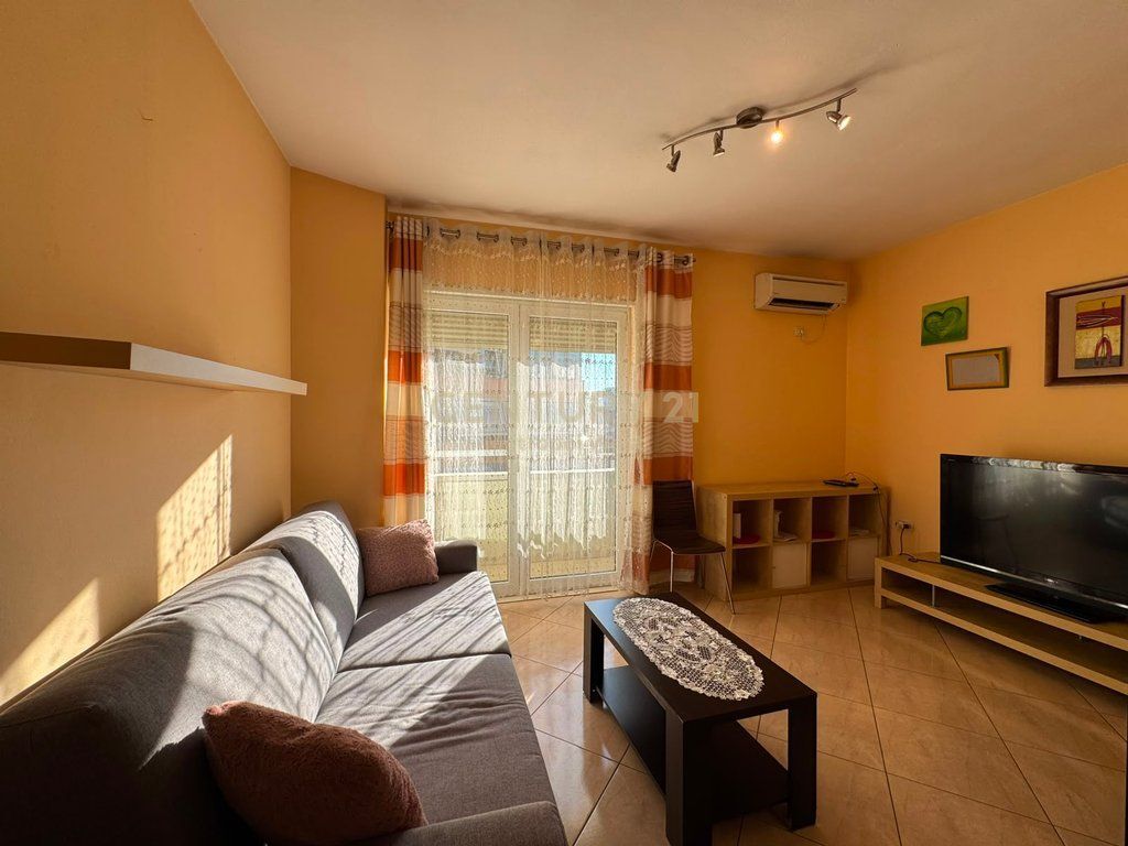 Jepet me qira apartament 1+1 pranë ATSH, Pazari i Ri.