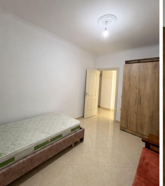 APARTAMENT 2+1 ME QIRA, FRESKU