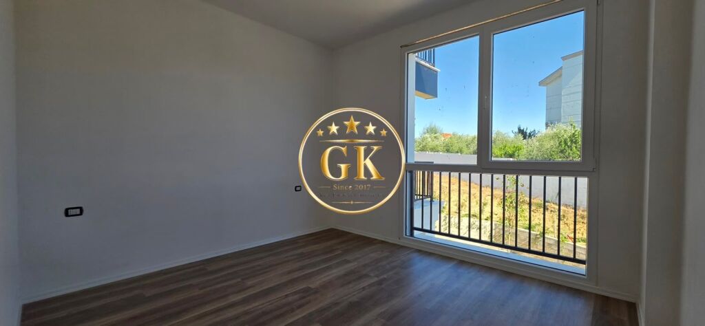 🏡 SHITET APARTAMENT 2+1+1 GARAZHD – SAUK I VJETER