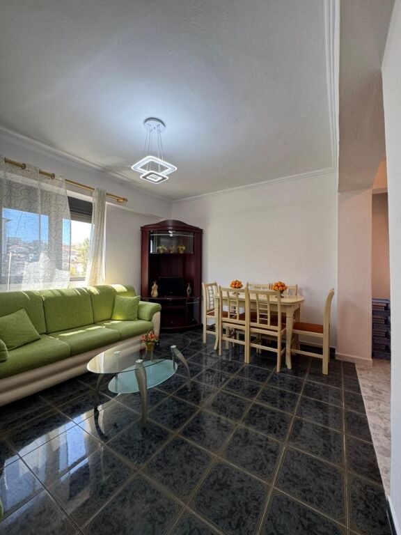 Shitet Apartament 2+1 me ballkon prane Spitalit Rajonal, Durrës!