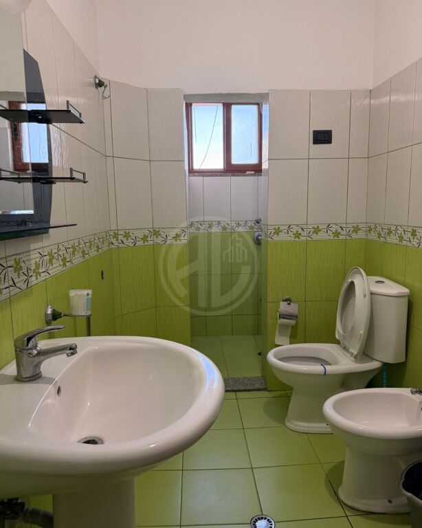 JEPET ME QIRA – Apartament 1+1 në Lagjen 18, Durrës