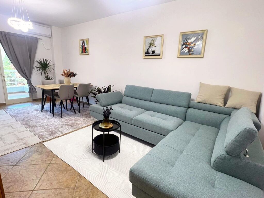 SHITET APARTAMENT 1+1 – GOLEM, PAMJE DETI!