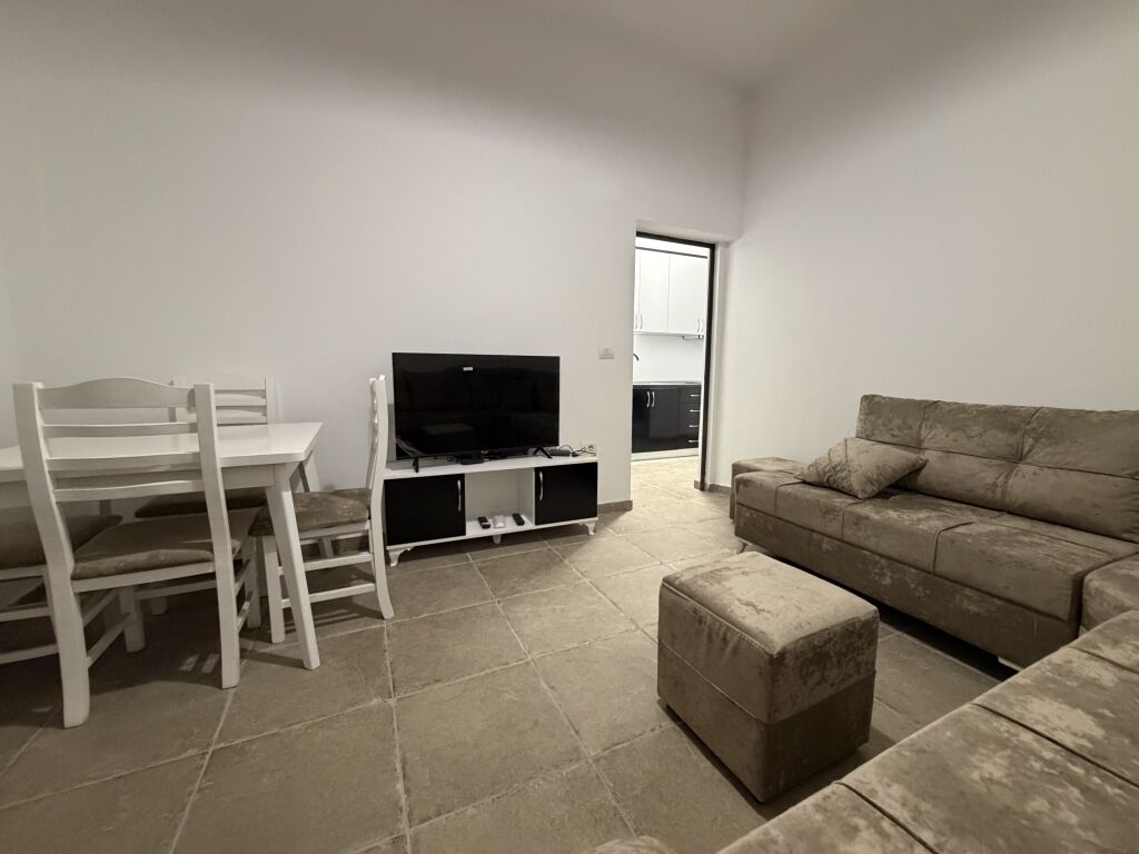 Jepet me Qira Apartament 1+1 📍Pranë QSUT, Rruga Ura