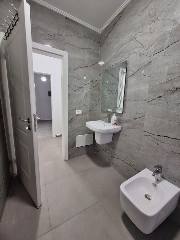 📣 Apartament 2+1+2 me 2 ballkone me qera
